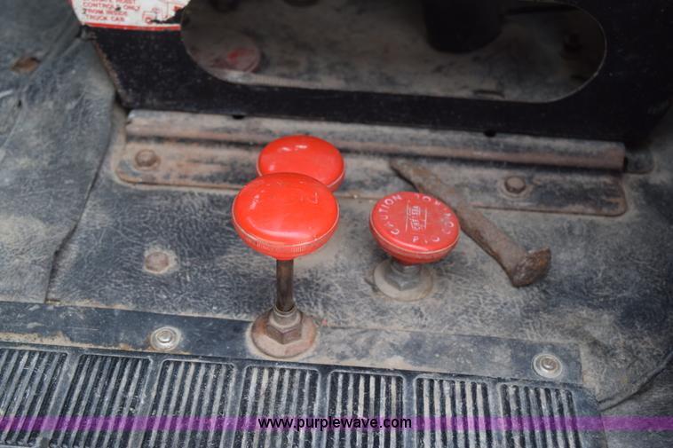 image for item K6098 1990 International 4900 grain truck