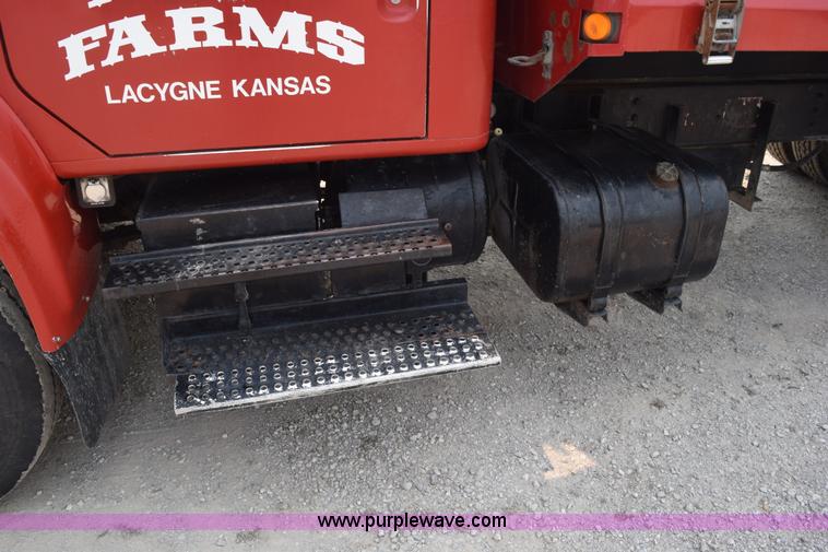 image for item K6098 1990 International 4900 grain truck