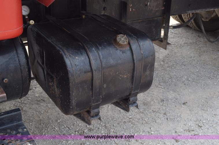 image for item K6098 1990 International 4900 grain truck