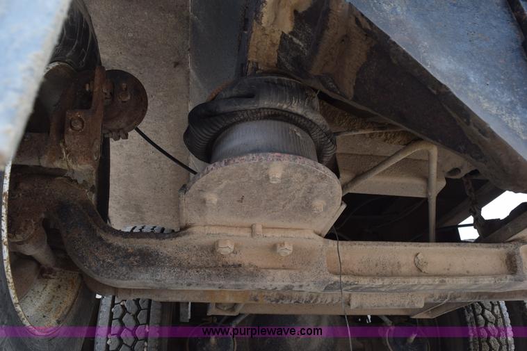 image for item K6098 1990 International 4900 grain truck