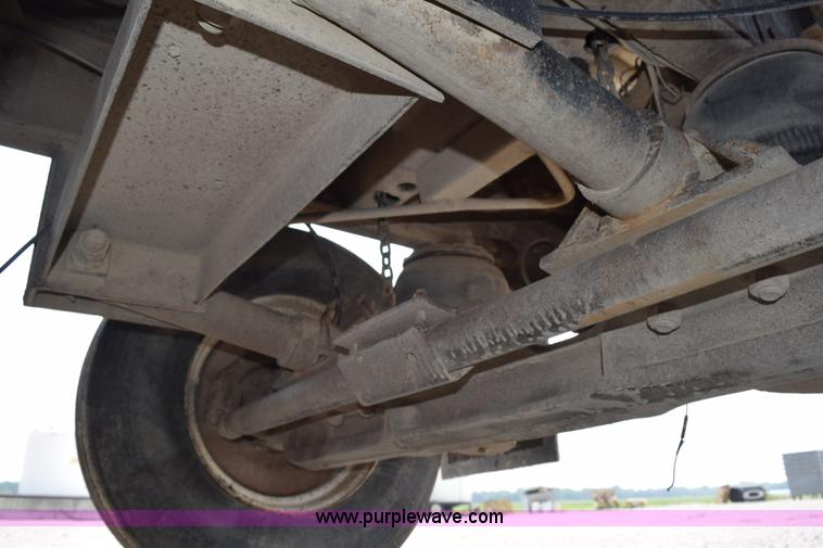 image for item K6098 1990 International 4900 grain truck