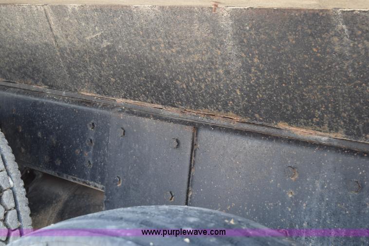 image for item K6098 1990 International 4900 grain truck