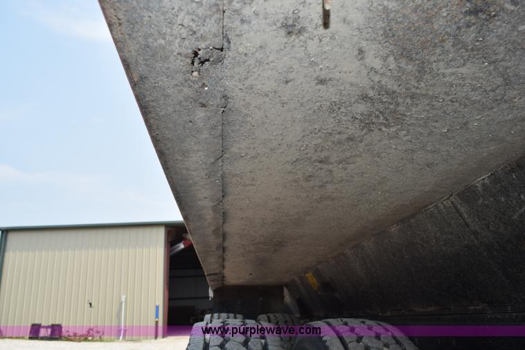 image for item K6098 1990 International 4900 grain truck
