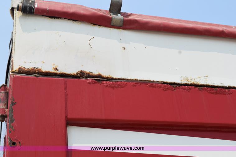 image for item K6098 1990 International 4900 grain truck