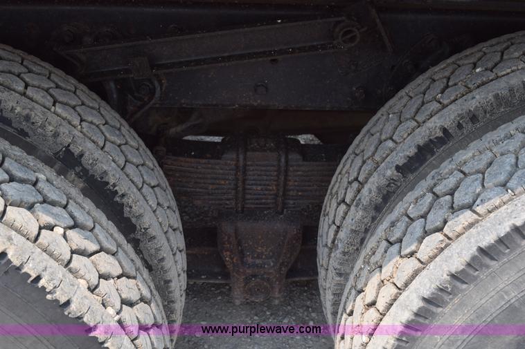 image for item K6098 1990 International 4900 grain truck