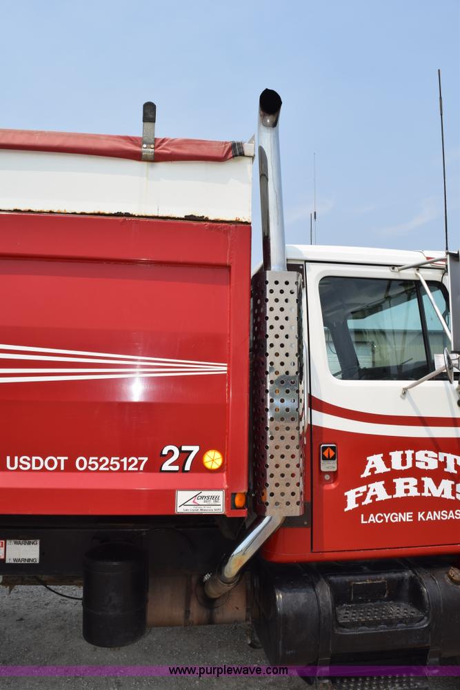 image for item K6098 1990 International 4900 grain truck