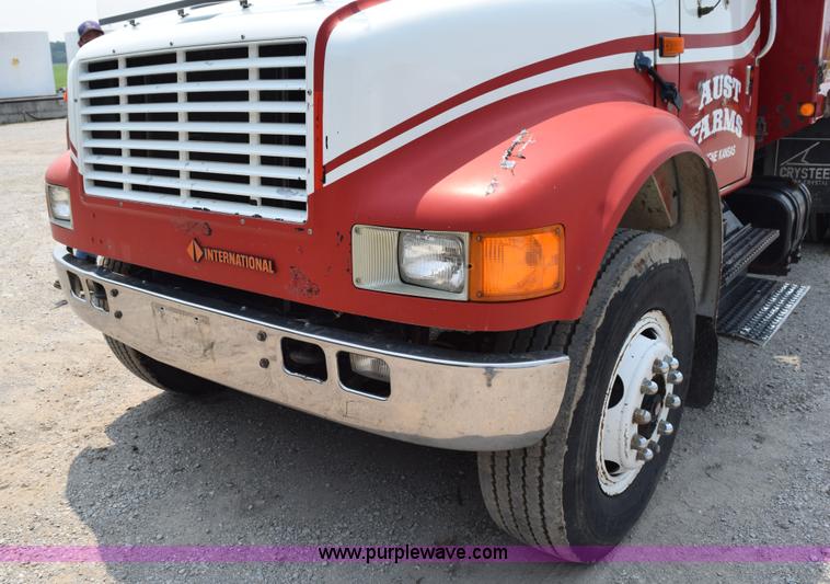 image for item K6098 1990 International 4900 grain truck