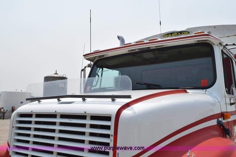 image for item K6098 1990 International 4900 grain truck