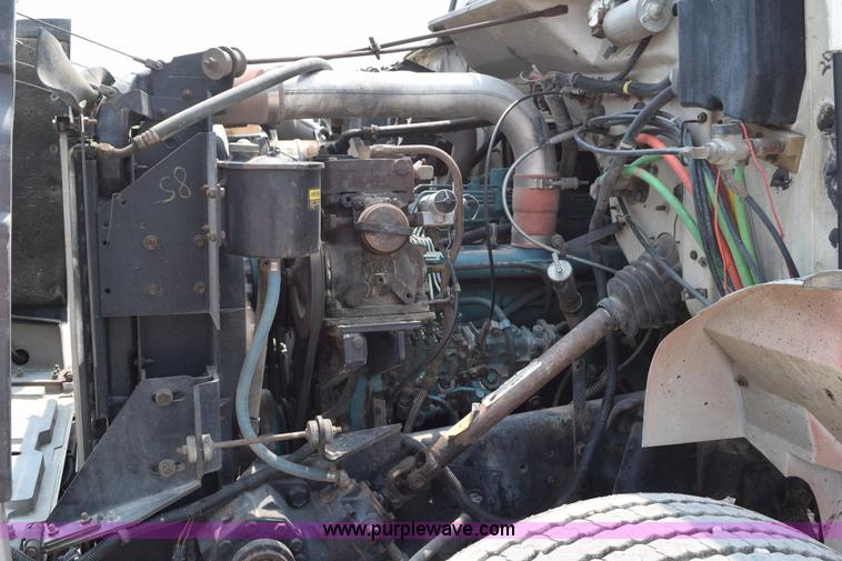 image for item K6098 1990 International 4900 grain truck