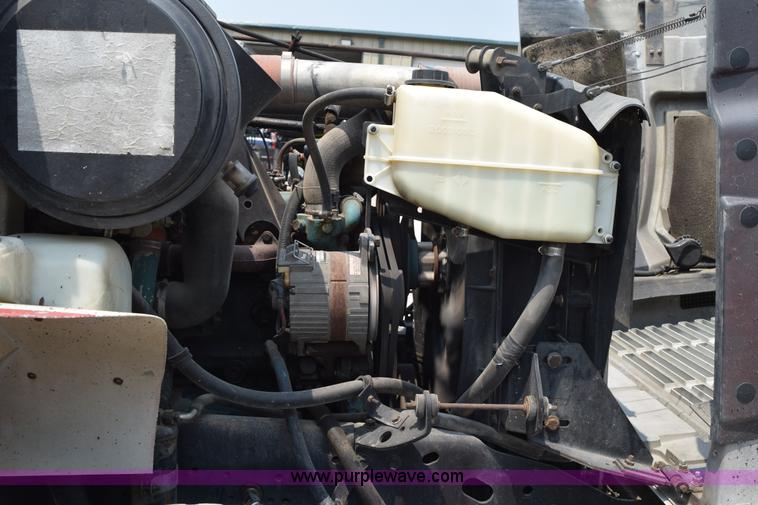 image for item K6098 1990 International 4900 grain truck