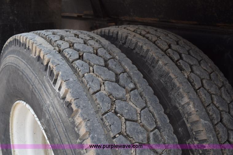 image for item K6098 1990 International 4900 grain truck