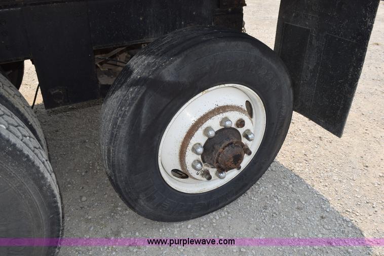 image for item K6098 1990 International 4900 grain truck