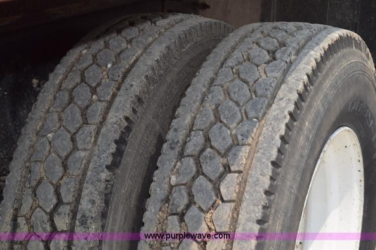 image for item K6098 1990 International 4900 grain truck