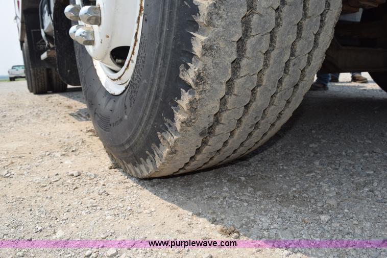 image for item K6098 1990 International 4900 grain truck