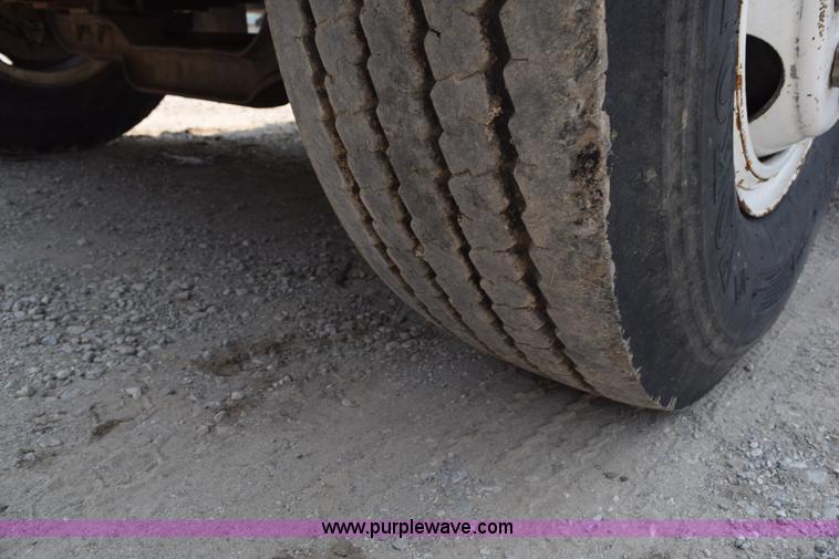 image for item K6098 1990 International 4900 grain truck