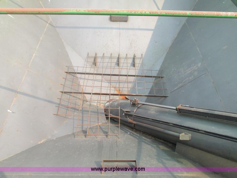 image for item R9325 Ficklin CA9600 grain cart