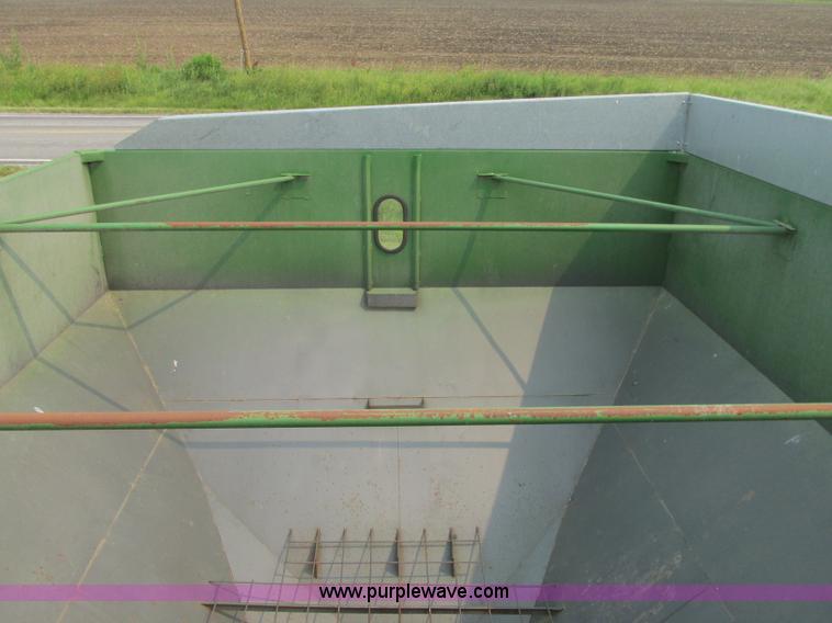 image for item R9325 Ficklin CA9600 grain cart