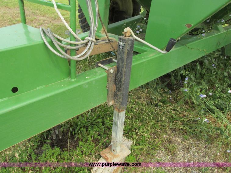 image for item R9325 Ficklin CA9600 grain cart