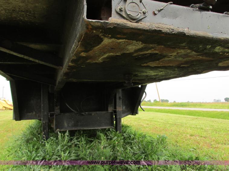 image for item R9326 1988 ASI drop deck trailer