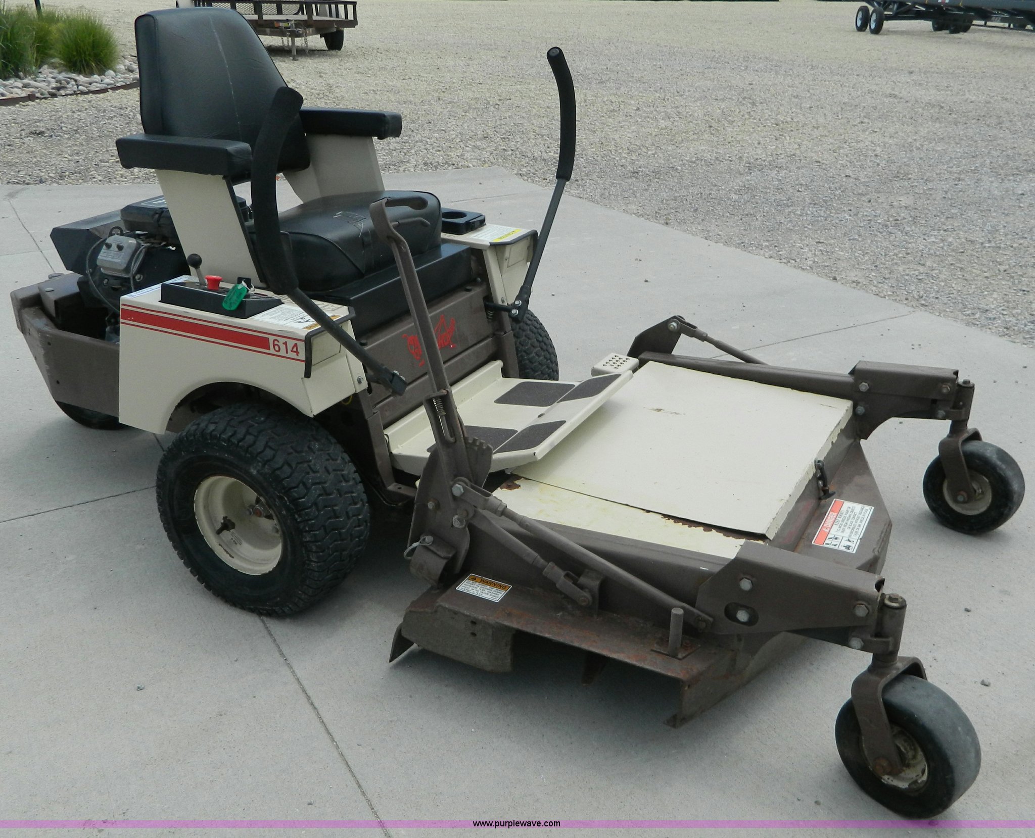 614 ZTR lawn mower in Concordia, KS Item BJ9066 sold