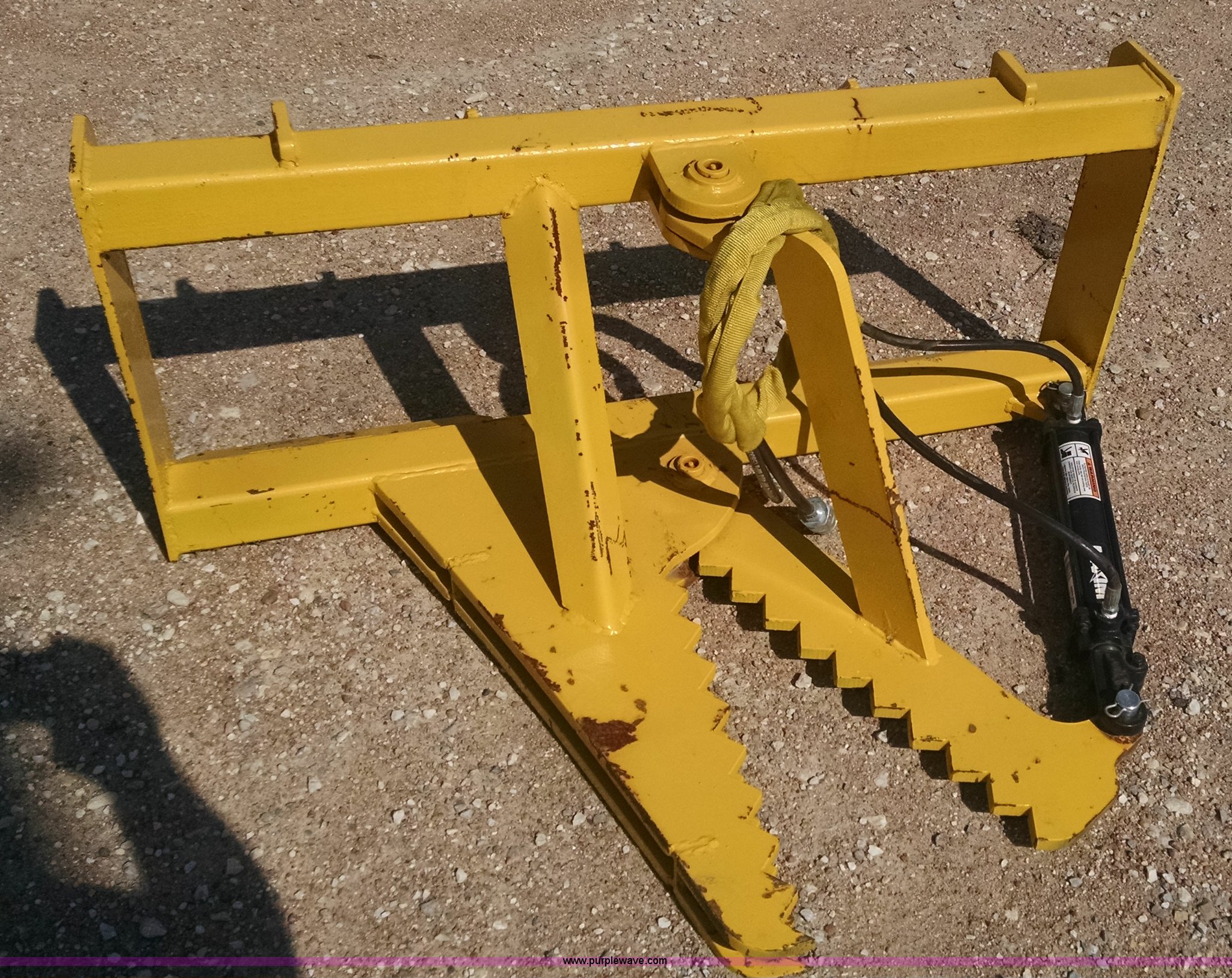 Post/tree puller in Newton, KS Item D1636 sold Purple Wave
