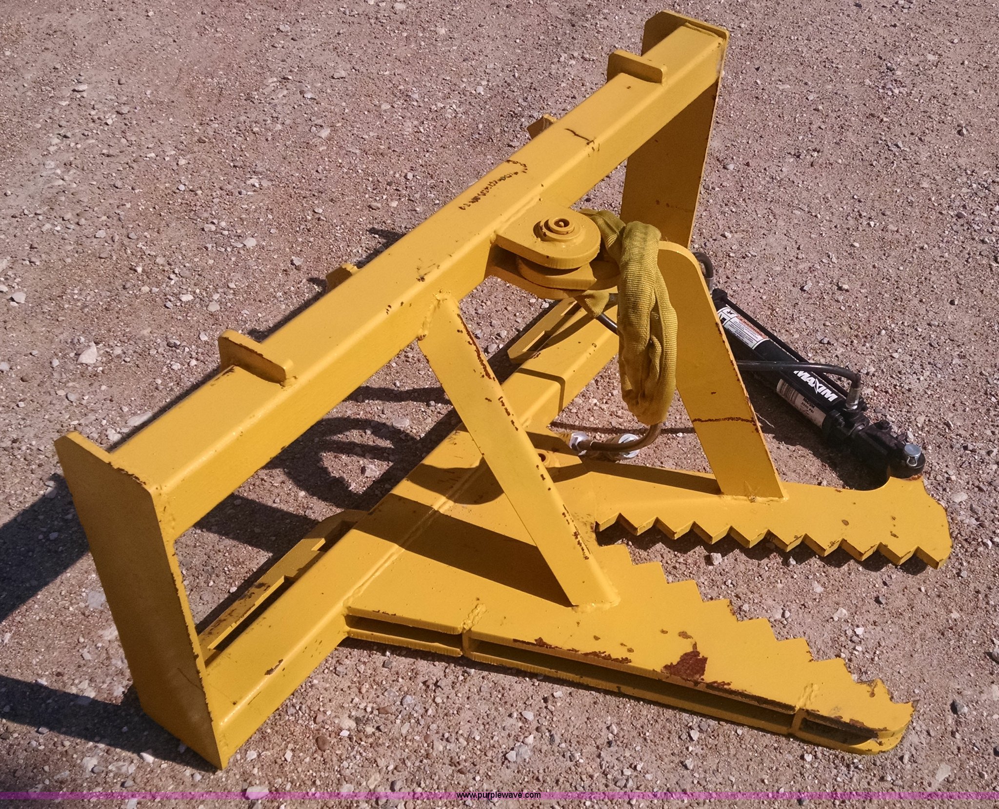 Post/tree puller in Newton, KS Item D1636 sold Purple Wave