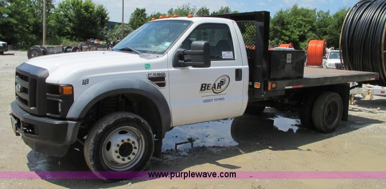 image for item B2988 2008 Ford F550 Super Duty flatbed truck