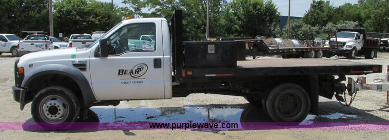 image for item B2988 2008 Ford F550 Super Duty flatbed truck