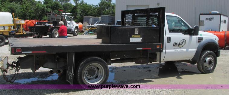 image for item B2988 2008 Ford F550 Super Duty flatbed truck