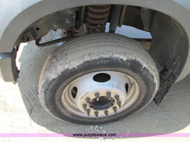 image for item B2988 2008 Ford F550 Super Duty flatbed truck