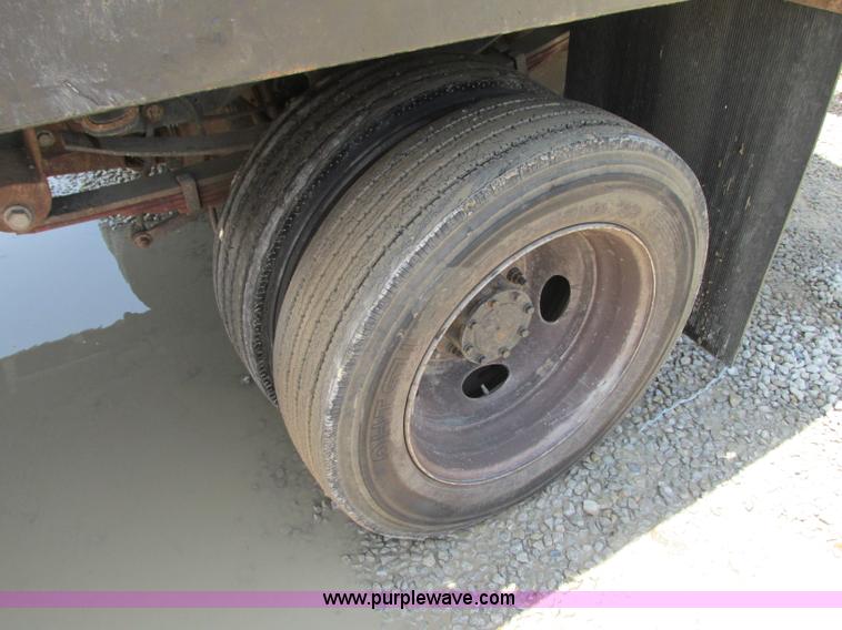 image for item B2988 2008 Ford F550 Super Duty flatbed truck