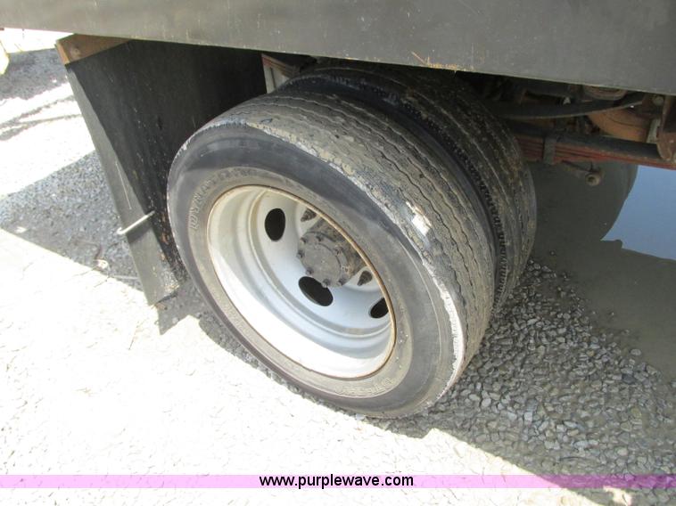 image for item B2988 2008 Ford F550 Super Duty flatbed truck