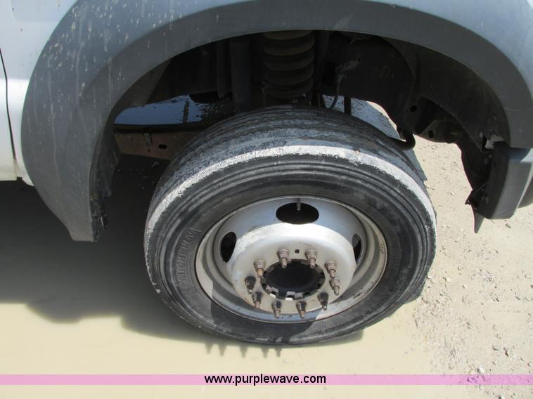 image for item B2988 2008 Ford F550 Super Duty flatbed truck