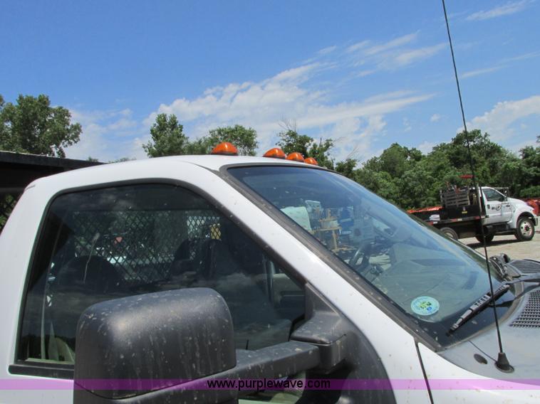 image for item B2988 2008 Ford F550 Super Duty flatbed truck