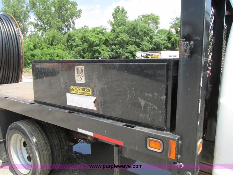 image for item B2988 2008 Ford F550 Super Duty flatbed truck
