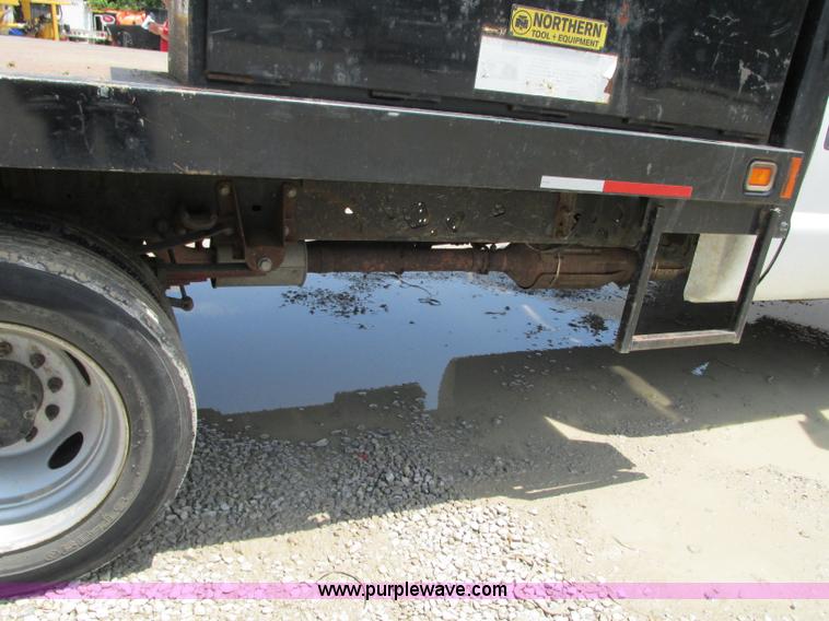 image for item B2988 2008 Ford F550 Super Duty flatbed truck