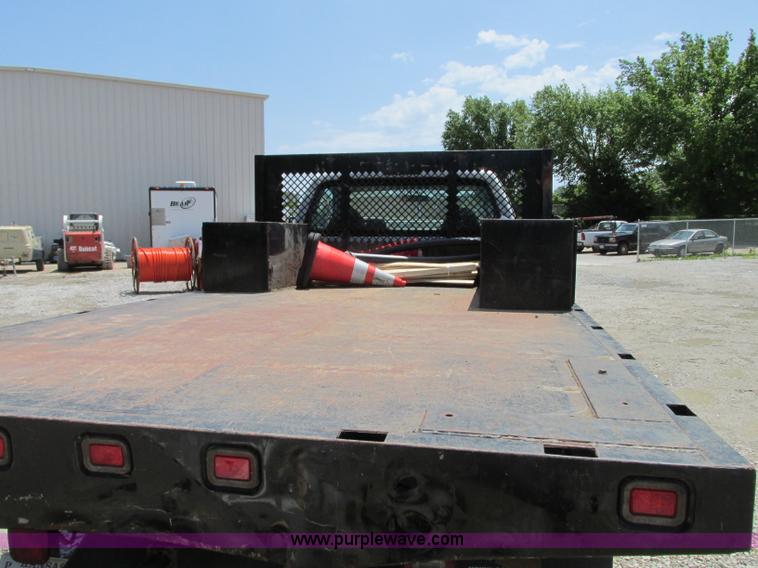 image for item B2988 2008 Ford F550 Super Duty flatbed truck