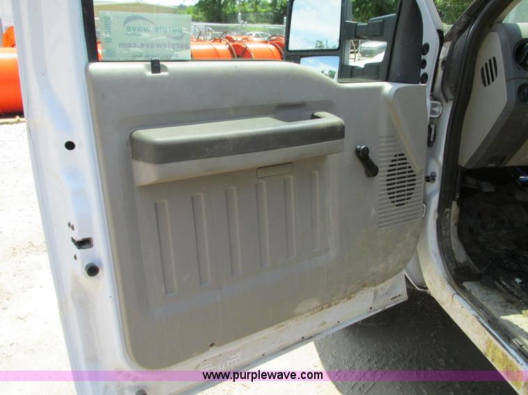 image for item B2988 2008 Ford F550 Super Duty flatbed truck