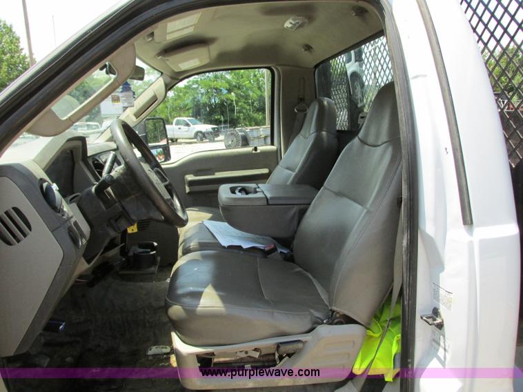 image for item B2988 2008 Ford F550 Super Duty flatbed truck