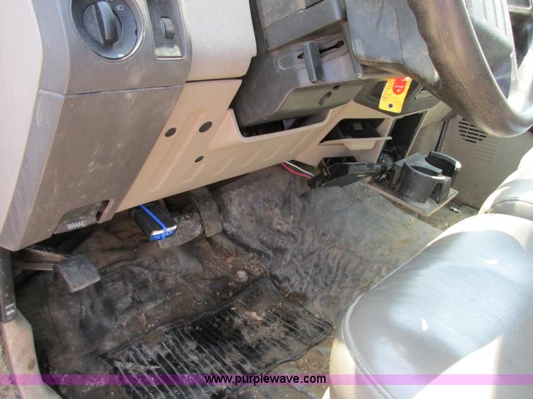 image for item B2988 2008 Ford F550 Super Duty flatbed truck