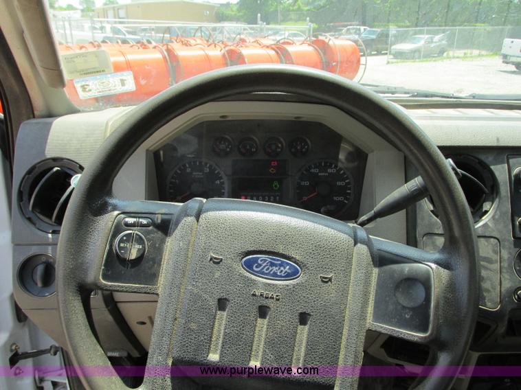 image for item B2988 2008 Ford F550 Super Duty flatbed truck