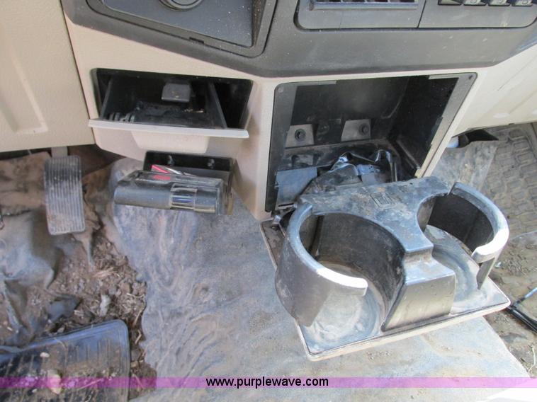 image for item B2988 2008 Ford F550 Super Duty flatbed truck