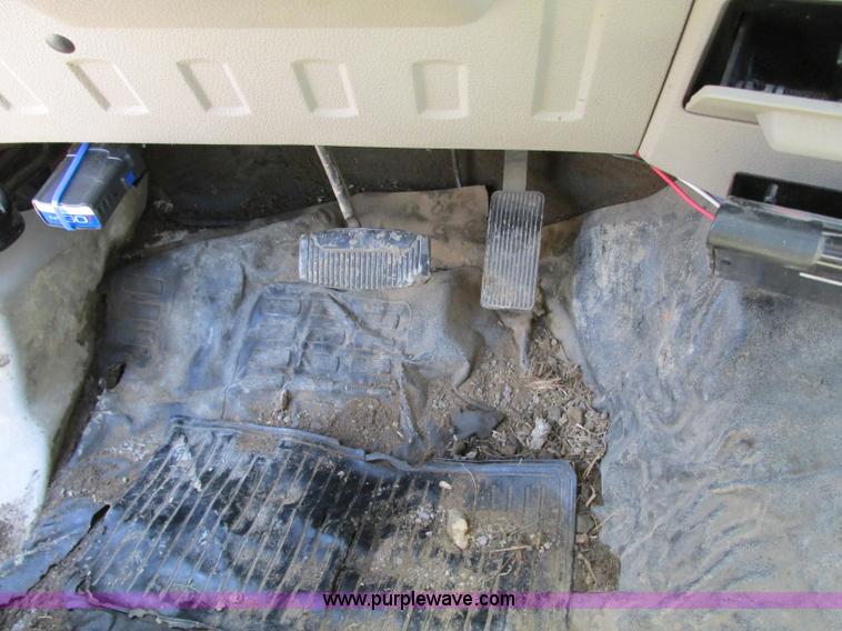 image for item B2988 2008 Ford F550 Super Duty flatbed truck