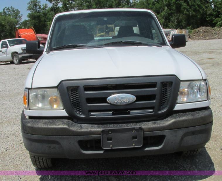 image for item B2989 2006 Ford Ranger XL pickup truck