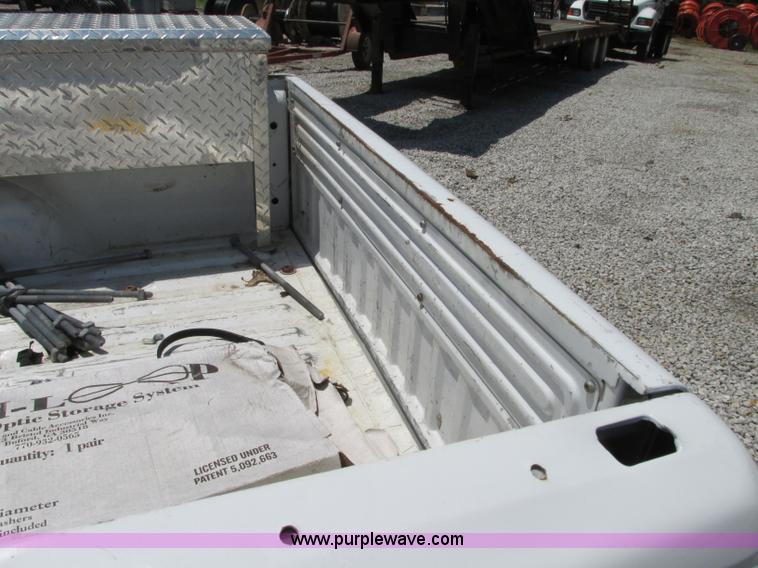 image for item B2989 2006 Ford Ranger XL pickup truck