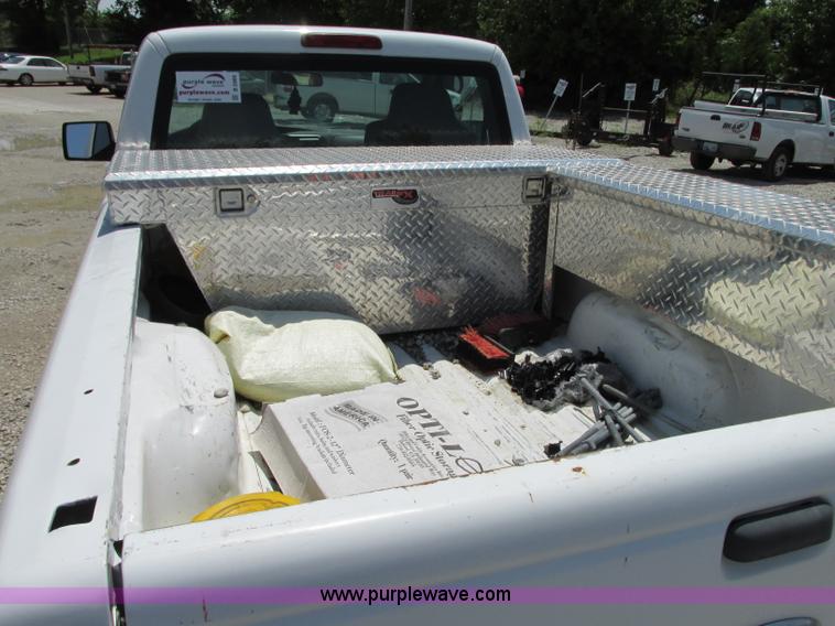 image for item B2989 2006 Ford Ranger XL pickup truck