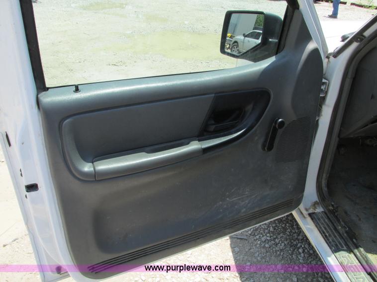 image for item B2989 2006 Ford Ranger XL pickup truck