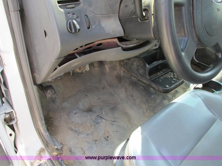 image for item B2989 2006 Ford Ranger XL pickup truck