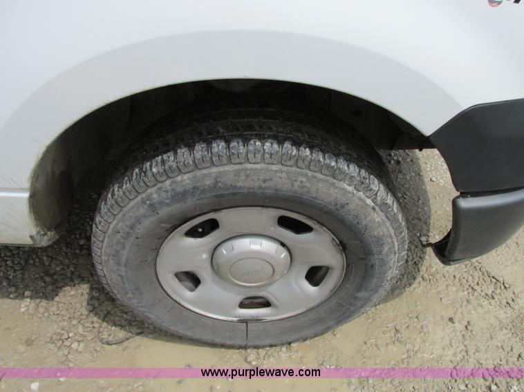 image for item B2990 2007 Ford F150 XL pickup truck