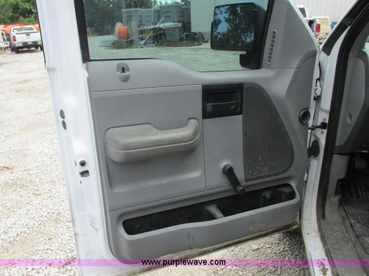 image for item B2990 2007 Ford F150 XL pickup truck